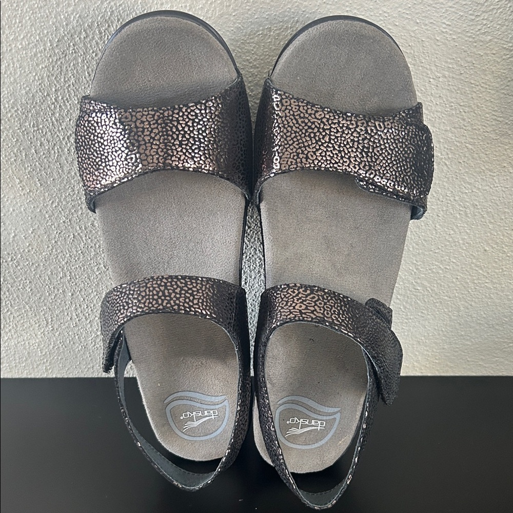 Dansko Sonnet Shimmer Black/Bronze Sandal Size 40